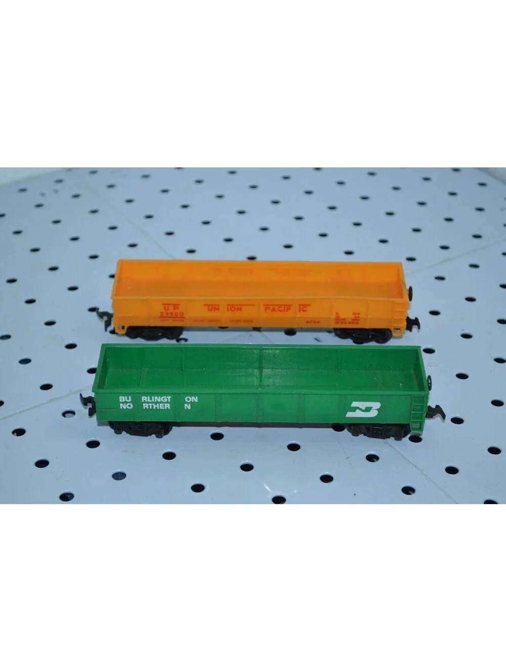 Lot of 2 TYCO Bachmann Vintage HO Union Pacific & Burlington North. Gondola Cars